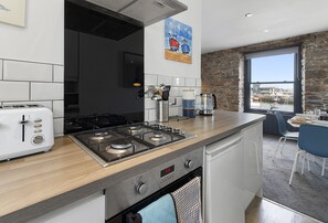 Fridge, microwave, oven, dishwasher - King's Quay Holiday Apartment 1, bright and contemporary harbour-front apartment (Brixham)
