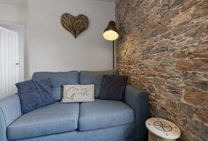 Smart TV, DVD player, stereo - King's Quay Holiday Apartment 1, bright and contemporary harbour-front apartment (Brixham)