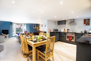 Fridge, microwave, oven, stovetop - High Hopes, a stunning Grade II listed Brixham holiday cottage (Brixham)