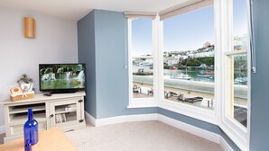 A room with a bay window overlooking a marina with boats. - High Hopes, a stunning Grade II listed Brixham holiday cottage (Brixham)