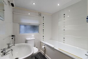 Shower, hair dryer, towels - High Hopes, a stunning Grade II listed Brixham holiday cottage (Brixham)