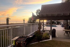 Outdoor dining - Oceanfront Penthouse Retreat - Crescent Beach - Top Floor Views - Sleeps 7-8 (North Myrtle Beach)