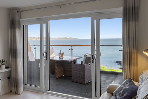 Avocet 4 at The Cove is a stylish seafront apartment with uninterrupted views