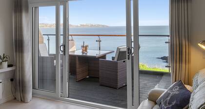 Avocet 4 at The Cove is a stylish seafront apartment with uninterrupted views
