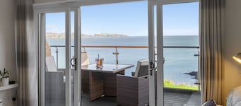 Avocet 4 at The Cove is a stylish seafront apartment with uninterrupted views