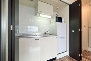 Fridge, microwave, stovetop, cookware/dishes/utensils - Trioni EBISU  (Osaka)
