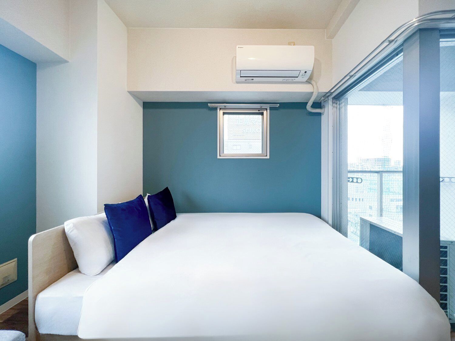 Free WiFi, bed sheets
