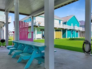 House, 3 Bedrooms | Outdoor dining - Pearly Pelican 3 Bedroom Home (Port Bolivar)