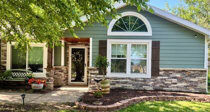 3-bedroom house in gorgeous Lawrence with easy access to K-10 and I-70