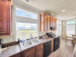 House, 3 Bedrooms | Private kitchen | Coffee/tea maker, fridge, oven, toaster
