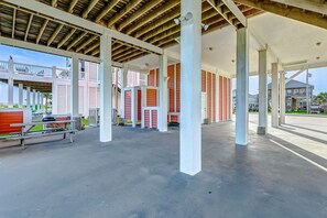 House, 4 Bedrooms | Outdoor dining - A Southern Belle 4 Bedroom Home (Port Bolivar)