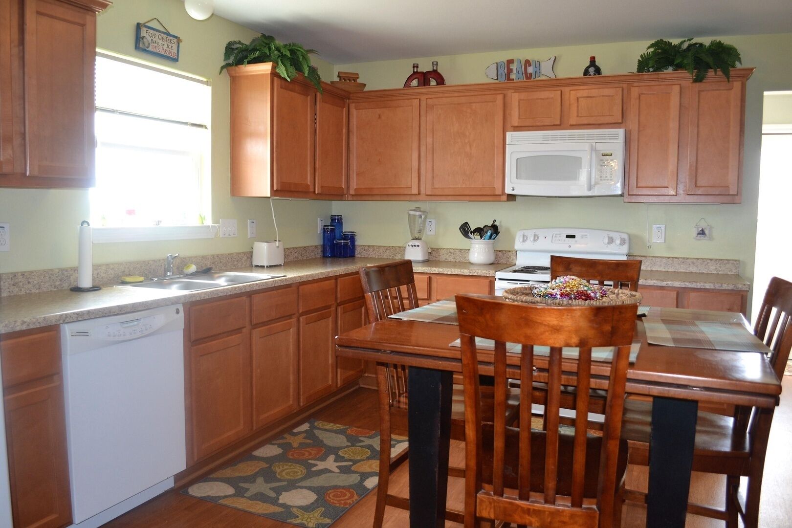 House, 3 Bedrooms | Private kitchen | Coffee/tea maker, fridge, oven, toaster