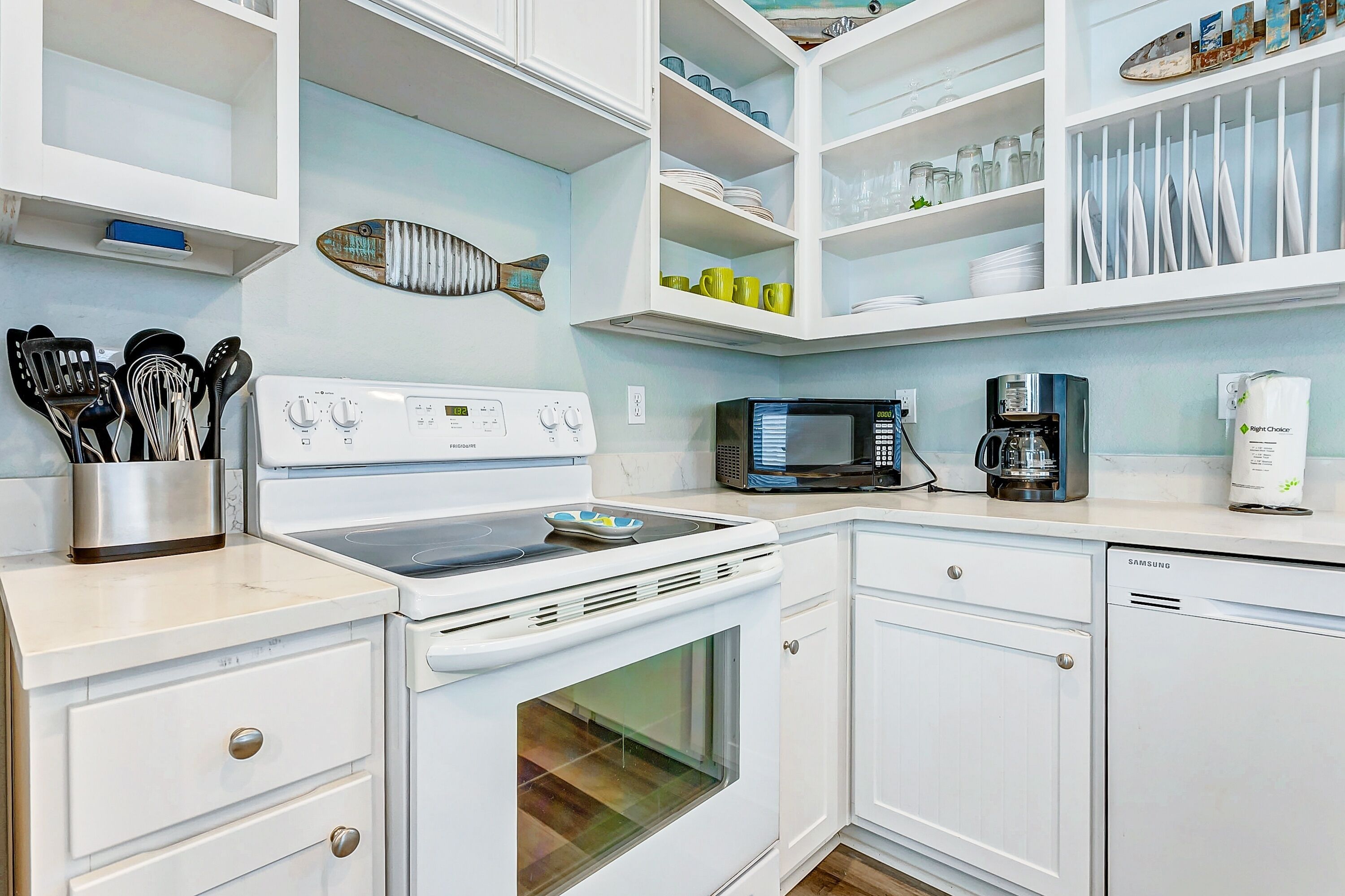 House, 2 Bedrooms | Private kitchen | Fridge, oven, coffee/tea maker, toaster