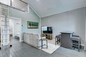 House, 3 Bedrooms | Living area | Smart TV