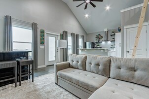 House, 3 Bedrooms | Living area | Smart TV