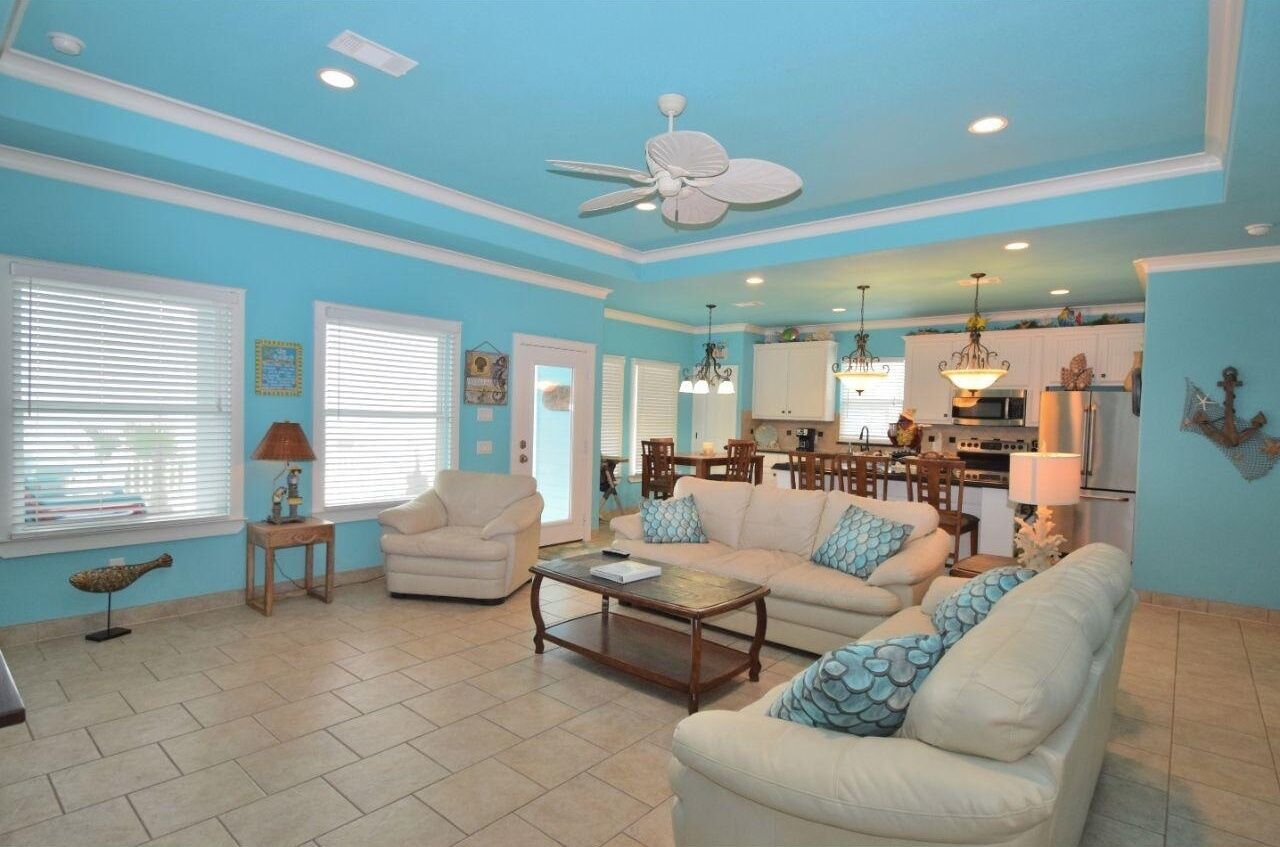 House, 4 Bedrooms | Living area