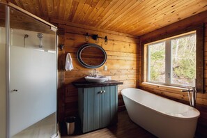 Séchoir à cheveux, serviettes fournies, savon, shampooing