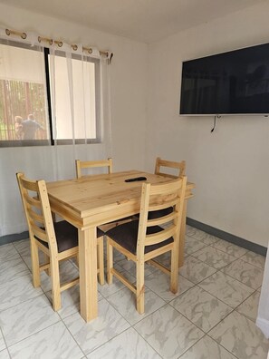 Dining - Jungle Escape near Playa Grande, 3BR, BBQ, Terrace & Nature (Matapalo)