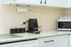 Private kitchen - Myrtle on Kincaid - Pet Friendly, Close to CBD (Wagga Wagga)