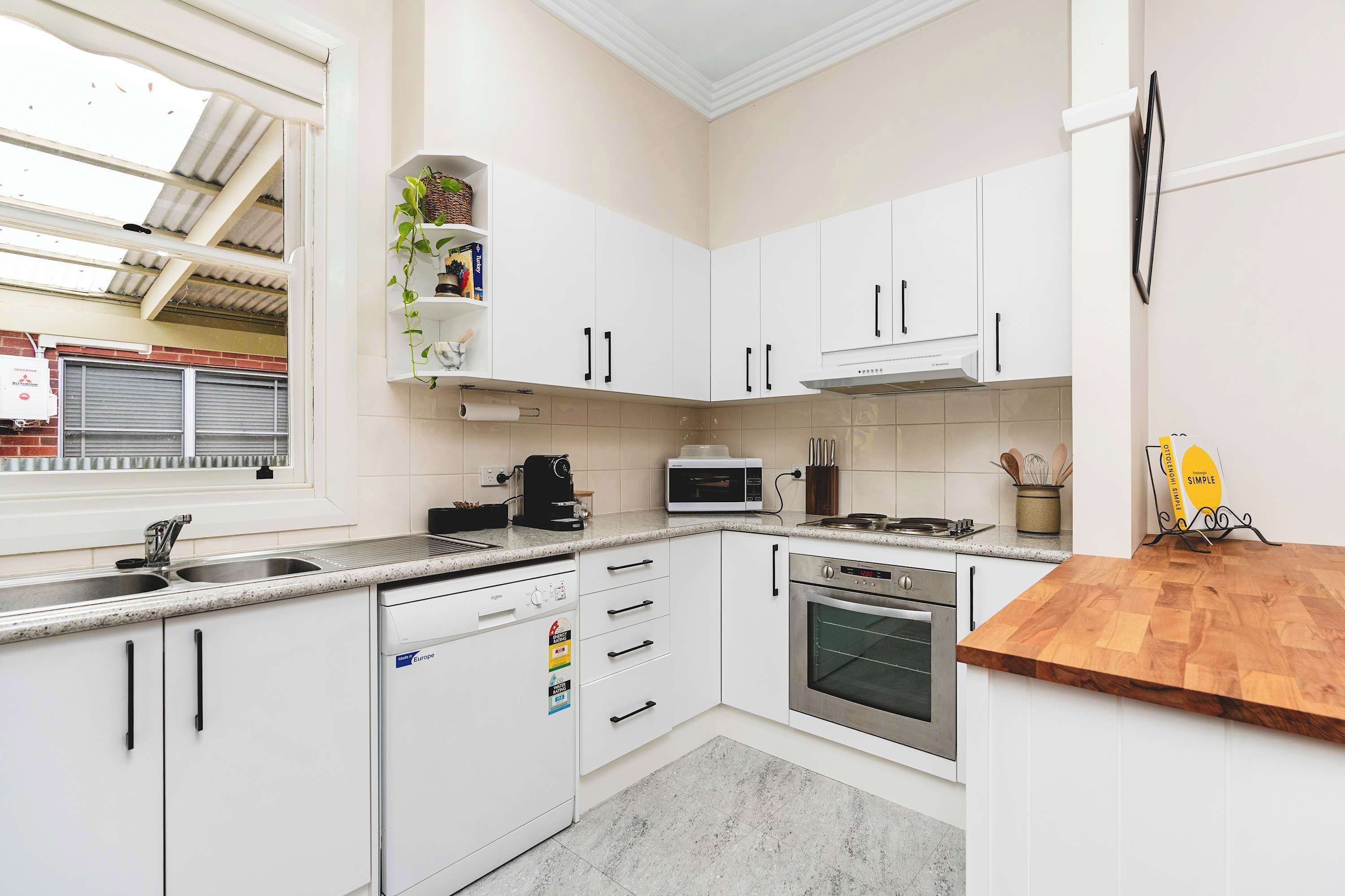 Refrigerador, microondas, horno, placa de cocina