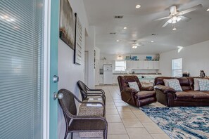House, 3 Bedrooms | Living area | Smart TV - Molly's Place 3 Bedroom Home (Port Bolivar)