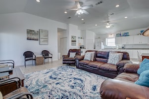 House, 3 Bedrooms | Living area | Smart TV