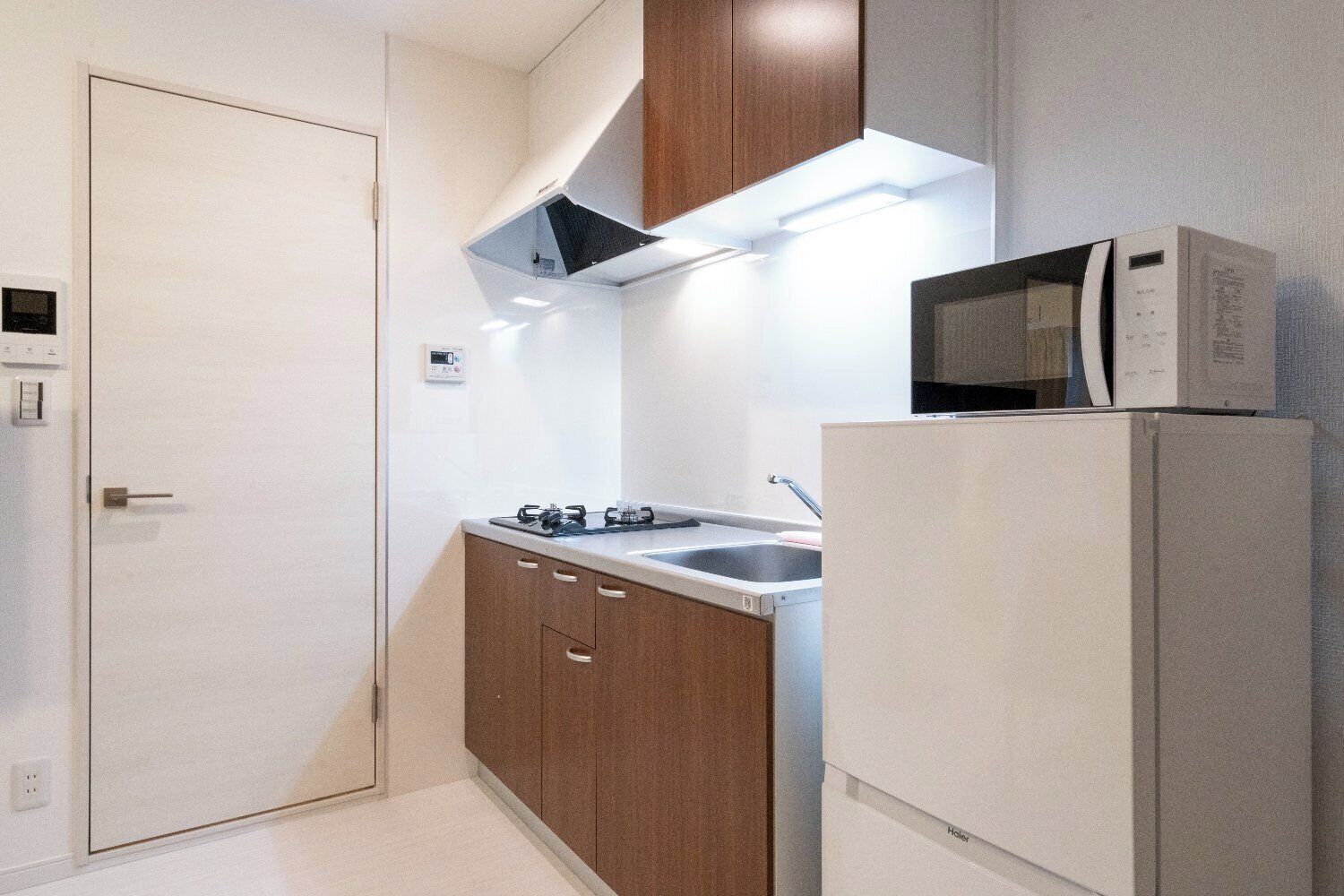Apartment(a03), Non Smoking | Private kitchen | Fridge, microwave, stovetop, cookware/dishes/utensils