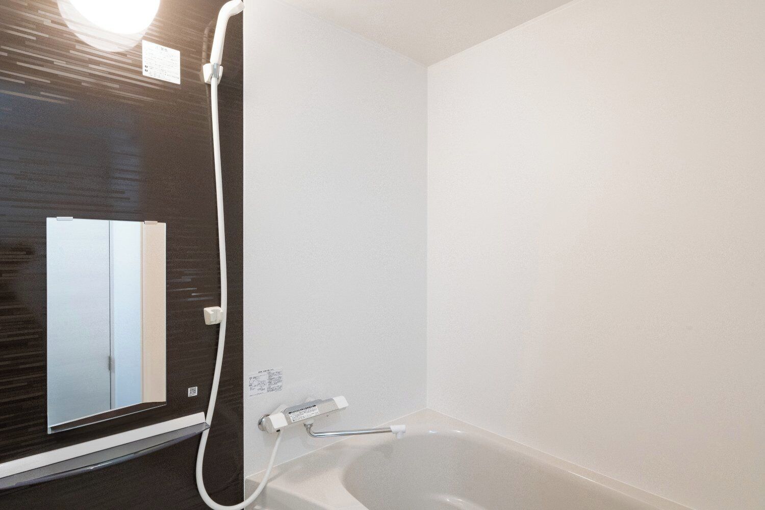 Hair dryer, towels, shampoo, toilet paper