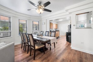 Dining - Spacious 6BR - Sleeps 18| Beach Gear | Deck | BBQ (Ventnor City)