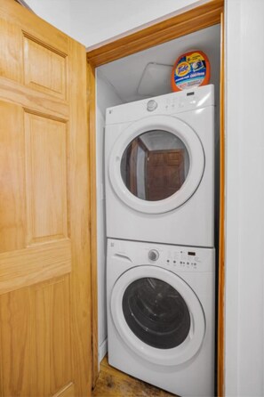 Interior - Spacious 6BR - Sleeps 18| Beach Gear | Deck | BBQ (Ventnor City)