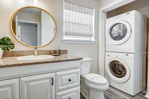 Maison, 4 chambres | Salle de bain | Serviettes fournies, shampoing
