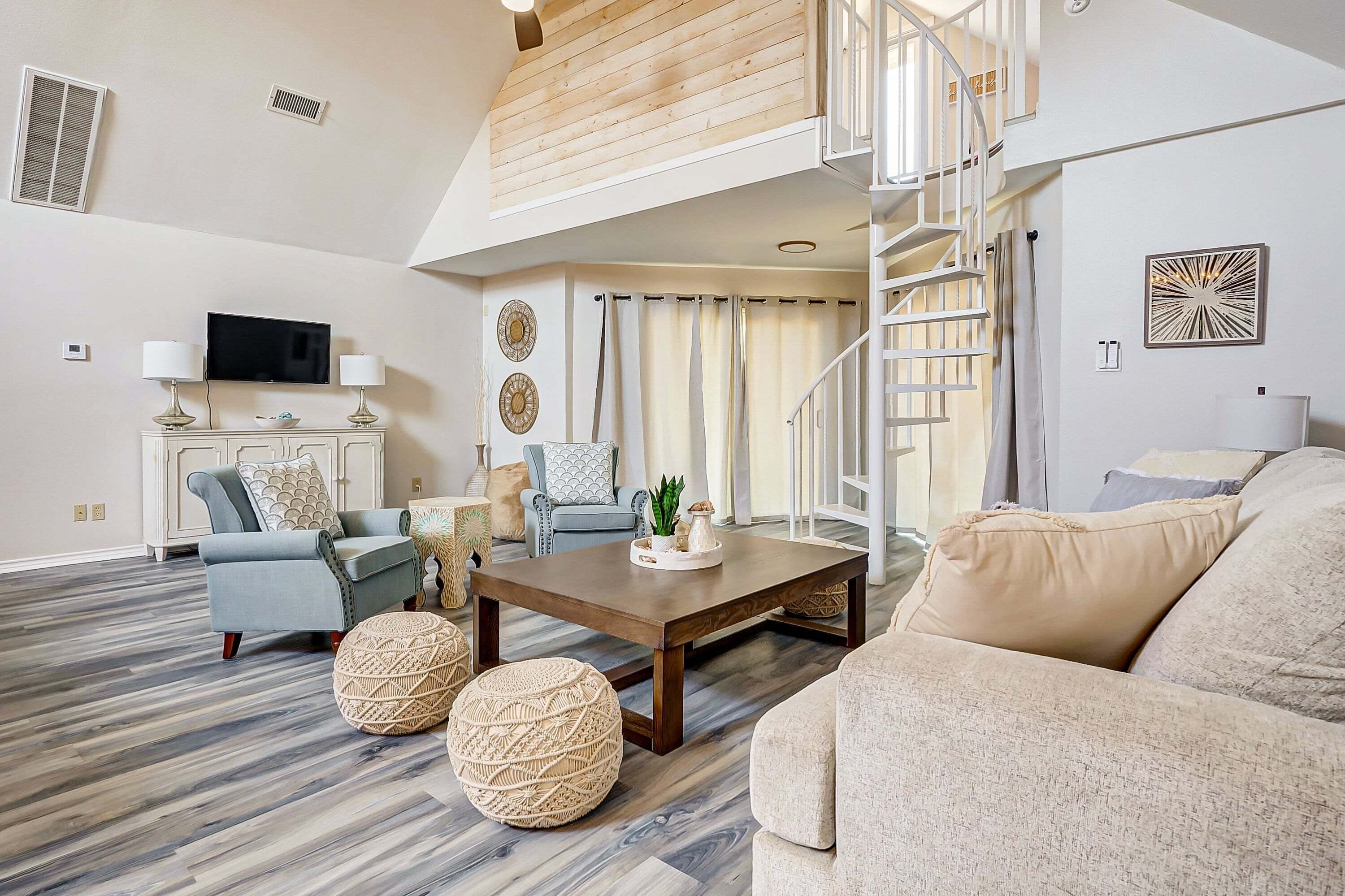 House, 4 Bedrooms | Living area | Smart TV