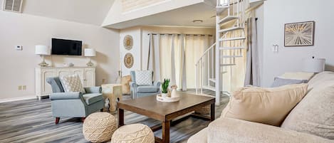House, 4 Bedrooms | Living area | Smart TV