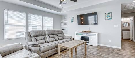 House, 3 Bedrooms | Living area | Smart TV