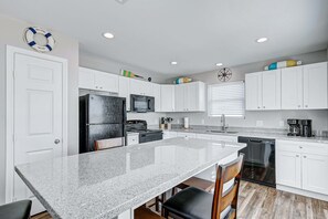 Casa, 3 habitaciones | Cocina privada | Frigorífico, horno, cafetera o tetera y tostadora