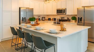 Full-size fridge, microwave, oven, cookware/dishes/utensils