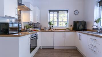 Fridge, microwave, stovetop, toaster
