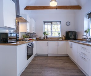 Fridge, microwave, stovetop, toaster - Greenacres -  a house that sleeps 4 guests  in 2 bedrooms (Kelsale, Saxmundham)