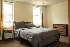 2 bedrooms, iron/ironing board, Internet, bed sheets - Comfortable Furnished stay near Downtown and the Norhth Shore NFL Draft access (Pittsburgh)