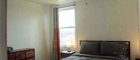 2 bedrooms, iron/ironing board, internet, bed sheets