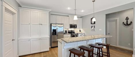 House, 3 Bedrooms | Private kitchen