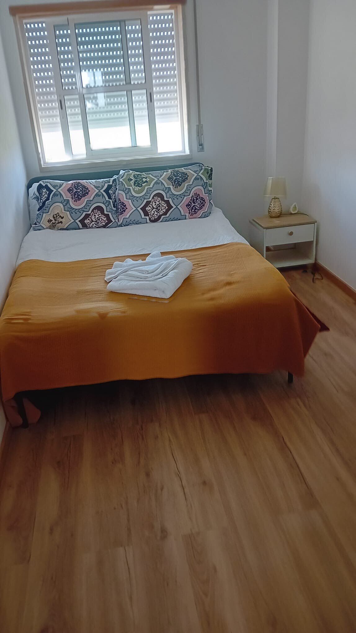 4 chambres, fer et planche à repasser, Wi-Fi, draps fournis
