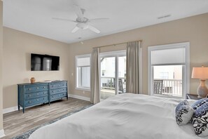 5 bedrooms, desk, iron/ironing board, WiFi