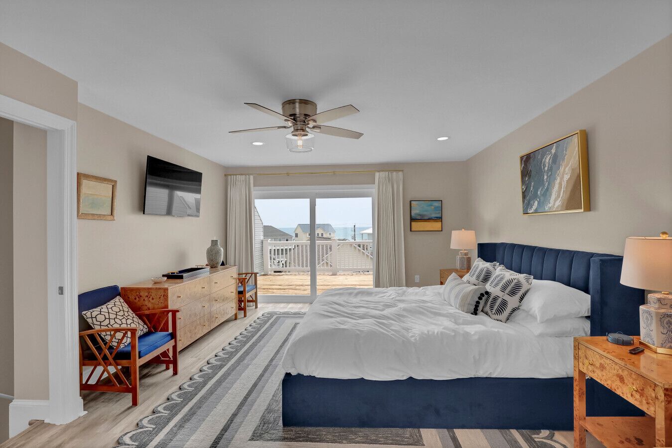 5 bedrooms, desk, iron/ironing board, WiFi