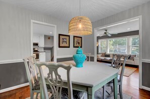 Dining - Enjoyable 2-bedroom apartment with AC in charming Hanahan (Hanahan)