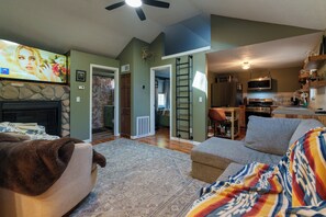 Smart TV, fireplace