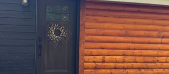 Fabulous 3-bedroom cabin in welcoming Webb Lake perfect for relaxing