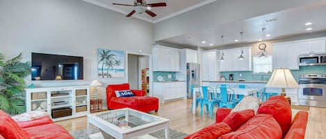 House, 4 Bedrooms | Living area
