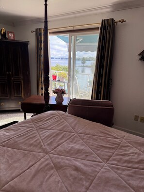 Room - The Green Heaven at the Lake (Lake Tapps)