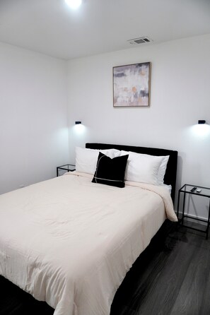 3 slaapkamers, een strijkplank/strijkijzer, wifi, beddengoed